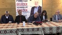 KAHRAMANMARAŞ - Zafer Partisi Genel Başkanı Özdağ, partisine katılanlara rozet taktı