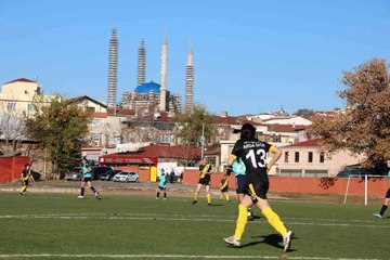 Filibe ve Edirne'nin kadın futbolcuları kıyasıya mücadele etti