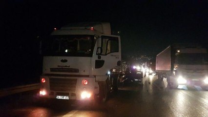 Anadolu Otoyolu'nda tıra çarpan otomobildeki karı koca yaralandı