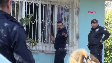 KARDEŞİNİ BIÇAKLAYIP, KENDİSİNİ EVE KAPATTI; GÜÇLÜKLE İKNA EDİLDİ