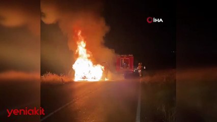 Arnavutköy’de alev alev yanan servis aracı küle döndü