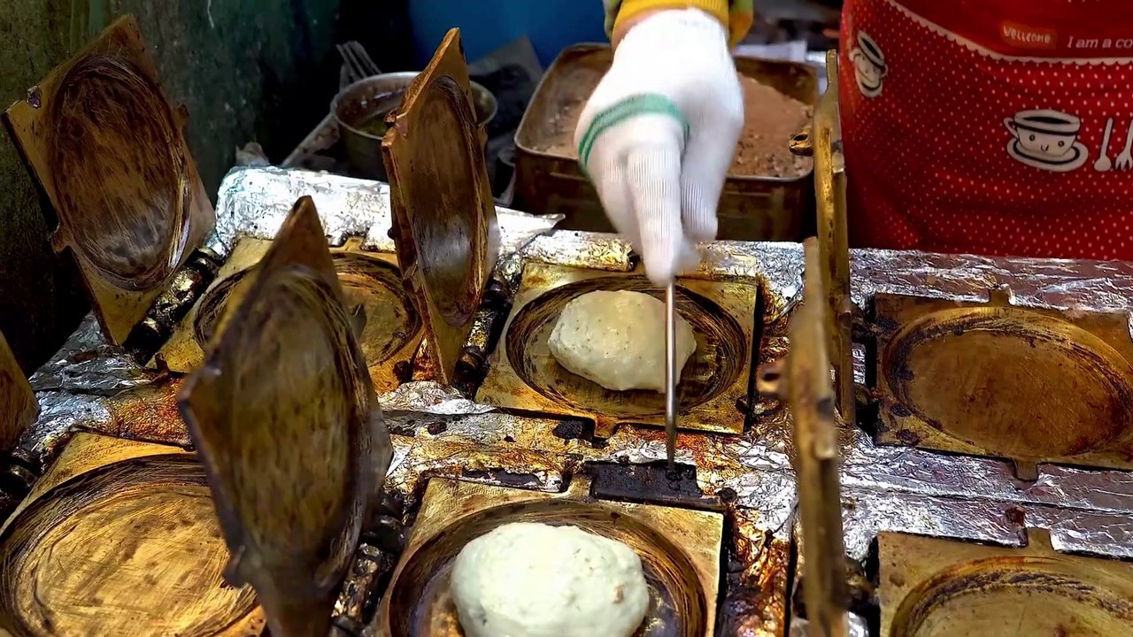 Baking Hotteok - Korean Street Food