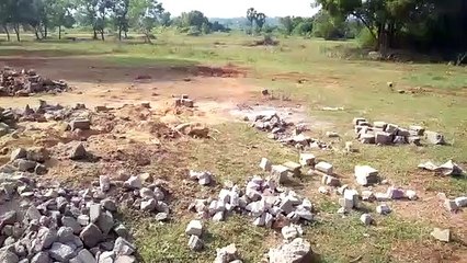 தரவை மாவீரர் துயிலுமில்லத்தின் மேடைப் பகுதி விசமிகளால் உடைப்பு