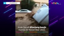 Negaranya Kena Banjir, Warga Arab Saudi Asyik Main Air