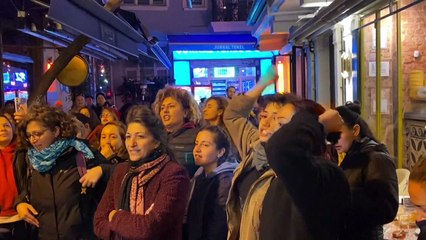 Manifestantes são presas em protesto na Turquia