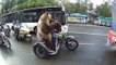 Oso en motocicleta por las calles de Rusia