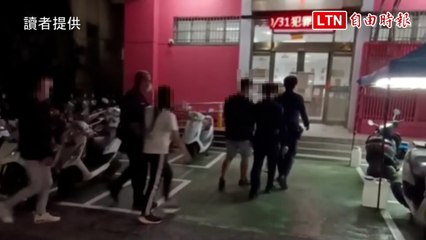 Tải video: 買賣糾紛被嗆垃圾 女組「球棒隊」砸車還自行報警(擷取自臉書黑色豪門企業影片)