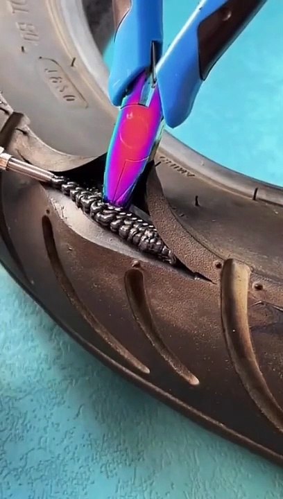tyre crack remove pest crack sil  tyre repair jugaad #shorts #shortsvideo #viralshorts #hashtag