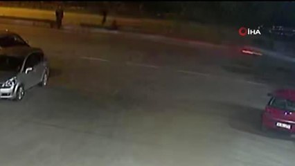 Yayaların arasına dalmıştı, dehşete düşüren kazanın görüntüleri ortaya çıktı