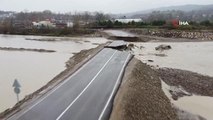 Bartın'da sağanak yağış etkili oldu: Geçici servis yolu yıkıldı