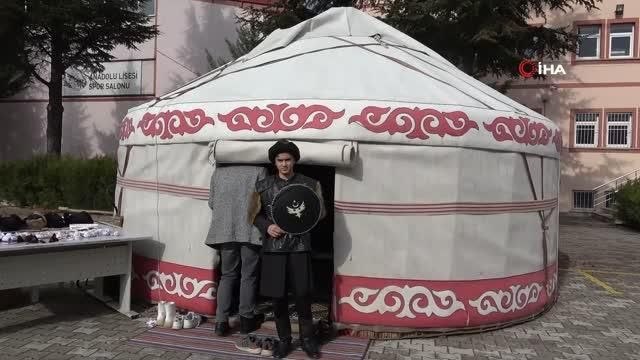 Lise bahçesinde kurulan otağ çadırında Orta Asya Türk kültürü tanıtıldı