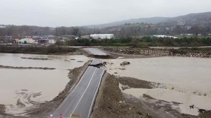 Sağanak nedeniyle servis yolunun bir bölümü yıkıldı