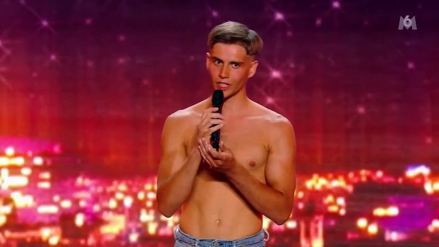 Karine Le Marchand dans La France a un incroyable talent sur M6, gênée par une blague d'Eric Antoine.