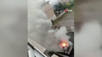 Park halindeki minibüs alevlere teslim oldu