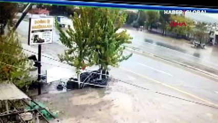 35 kişinin yaralandığı trafik kazası kamerada