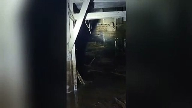 Casamicciola, L'uomo nel fango dopo la frana, aggrappato a una persiana