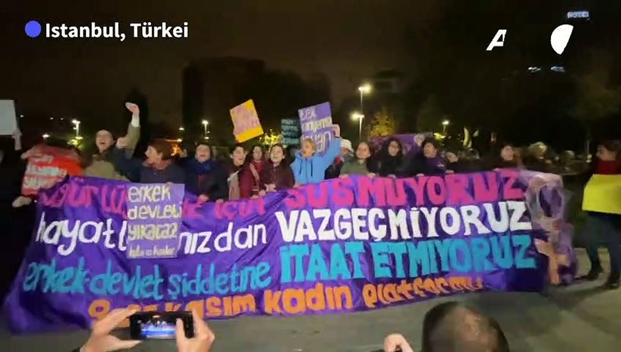 Iran: Türkinnen zeigen Solidarität – Festnahmen in Istanbul