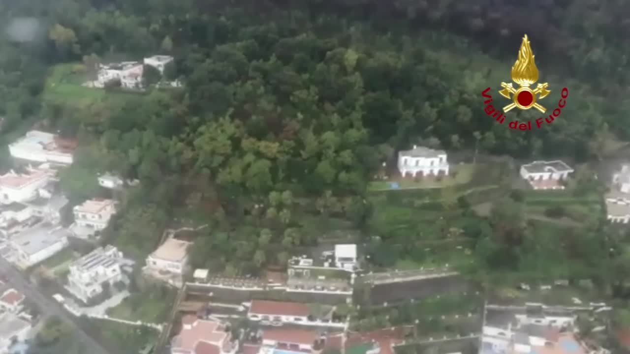 Frana a Casamicciola, il sorvolo dei vigili del fuoco sulle zone colpite