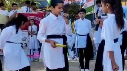 राजगढ़: नगर को स्वच्छ बनाने सड़क पर उतरे स्कूली बच्चें, अनूठे अंदाज में दिया संदेश..