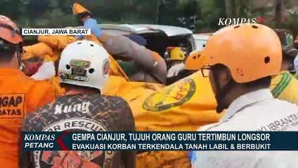 Tải video: Beginilah Proses Evakuasi Rombongan Guru TK Tertimbun Longsor Gempa Cianjur...