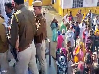 जल्दी टोकन खत्म होने पर कृषि पर्यवेक्षक से की धक्का मुक्की