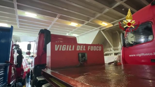 Maltempo a Ischia, proseguono gli interventi dei vigili del fuoco per il nubifragio