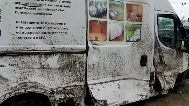 Frana a Casamicciola, strade invase dal fango