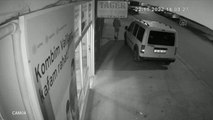 Ağrı'da iş yerinde hırsızlık anları güvenlik kamerasına yansıyan zanlı tutuklandı