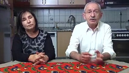 Скачать видео: Kemal Kılıçdaroğlu eşi Selvi Kılıçdaroğlu ile mutfağından seslendi: İnanın aklım almıyor!