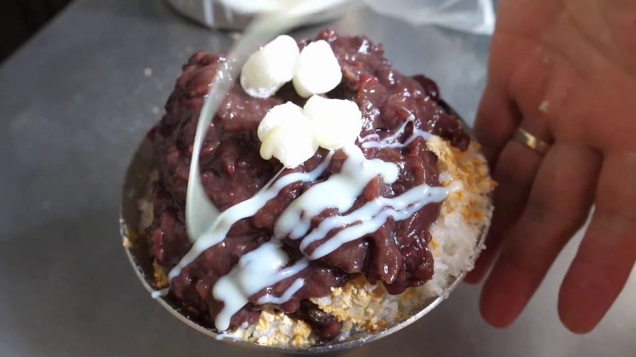 Patbingsu (Red bean sherbet) - Korean Street Food