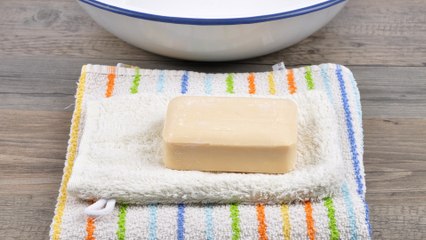 Seife unter die Bettdecke: Das steckt hinter dem alten Trick