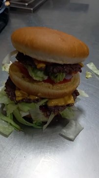 Hamburger #foodlover #foodies #foodie #food #2022 #france #humburger #hamburgers #hamburgersteak #hamburgersauce #cheeseburger #cheeseburgers #cheese #cheeselover (3)