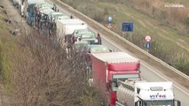 Cientos de camiones hacen cola por horas en las aduanas ucranianas debido a los apagones eléctricos