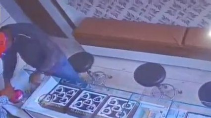 गंगानगरःखरीदारी के बहाने आया शख्स चुरा ले गया सोना,सीसीटीवी में कैद हुई वारदात