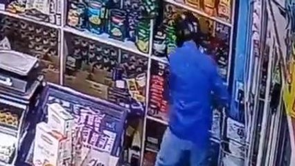 निवाड़ीः बीकानेर मिष्ठान भंडार में चोरी,घटना सीसीटीवी कैमरे में कैद