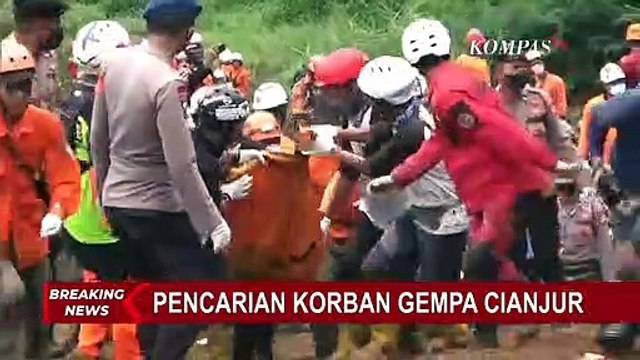 Tim SAR Temukan 2 Korban yang Tertimbun Longsor di Warung Shinta Desa Cijedil!