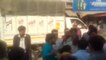 नोएडा: बाजार में दो पक्षों में हुई हाथापाई, सड़क पर खड़े युवक को कार ने मारी थी टक्कर