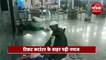 गोरखपुर रेलवे स्टेशन पर एक व्यक्ति ने पढ़ा नमाज़