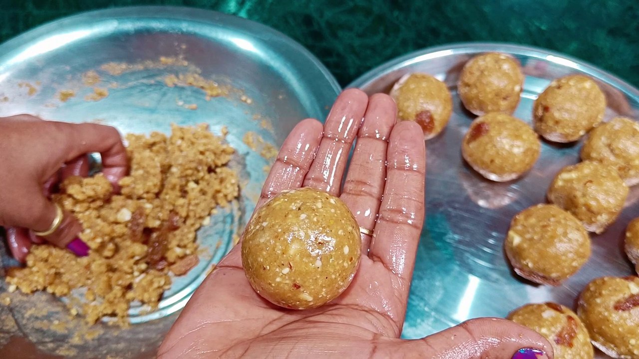 Gond Ke Laddoo | गोंद के लड्डू रोज 1 लड्डू खाओ कमजोरी दूर भगाओ - gond ke laddu banane ki vidhi