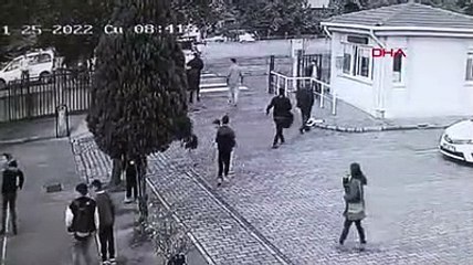 Öğretmene okul bahçesinde tekmeli yumruklu saldırı
