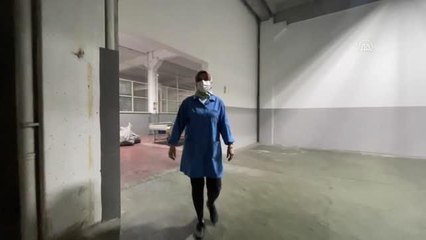 KAHRAMANMARAŞ - Geri dönüşüm fabrikasının ağır yükünü "Tülay usta" taşıyor