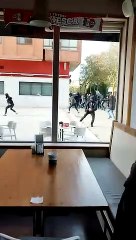 Pelea de ultras antes del partido entre Burgos CF y Real Zaragoza.