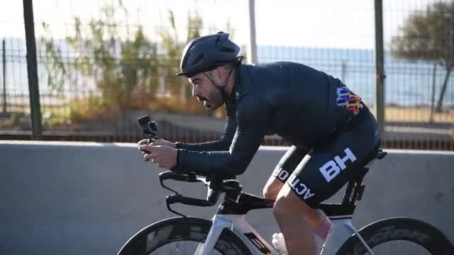 Valentí Sanjuan recorre 1030 km en seis días en un histórico Doble Ultraman contra la ELA