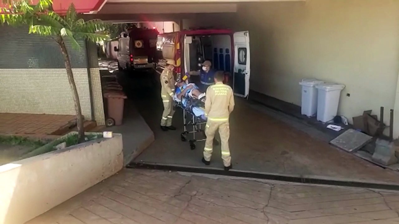 Homem sofre entorse no joelho e é socorrido pelo Siate