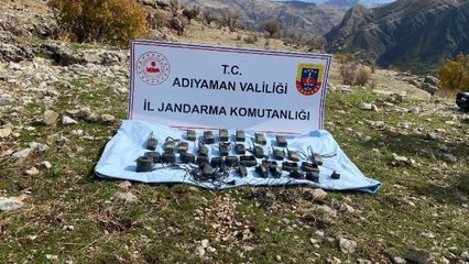 ADIYAMAN'DA KAYALIKLAR ARASINDA PKK'YA AİT TELSİZLER ELE GEÇİRİLDİ