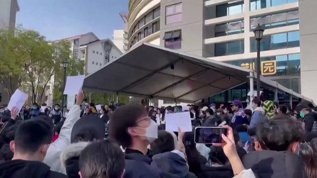 시진핑 모교 칭화대에서 수백명 코로나19 봉쇄 항의 시위 / YTN