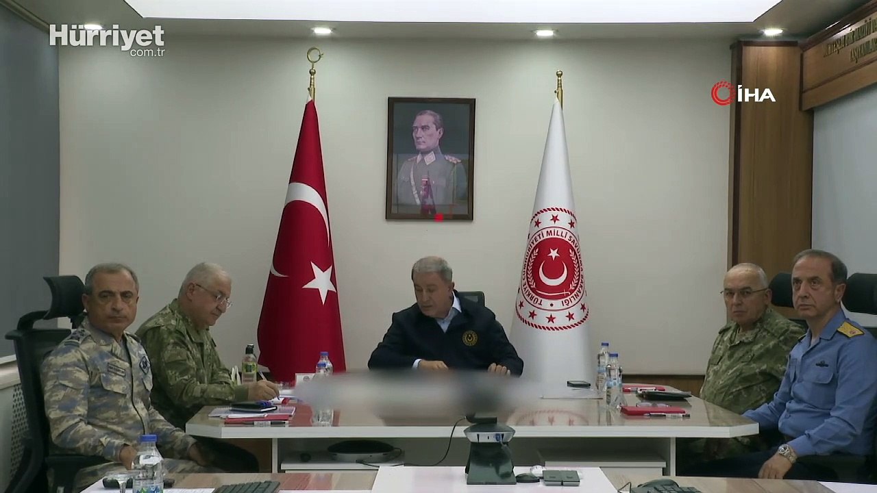 Milli Savunma Bakanı Akar, Yüksekova Harekat Merkezi'nde açıklamalarda bulundu