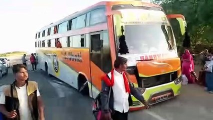 Watch Video: निजी बस का फटा टायर, टल गया बड़ा हादसा