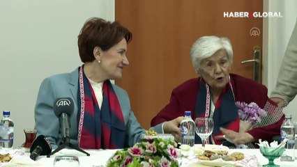 Meral Akşener, huzurevindeki ortaokul öğretmenini ziyaret etti: 'Hocam buraya girmesek'
