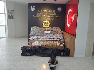 ŞANLIURFA'DA 77 KİLO UYUŞTURUCUYA 3 GÖZALTI